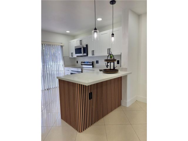  3 BR,  2.00 BTH &nbsp; style home in Medley