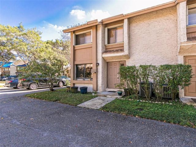  3 BR,  2.00 BTH &nbsp; style home in Plantation