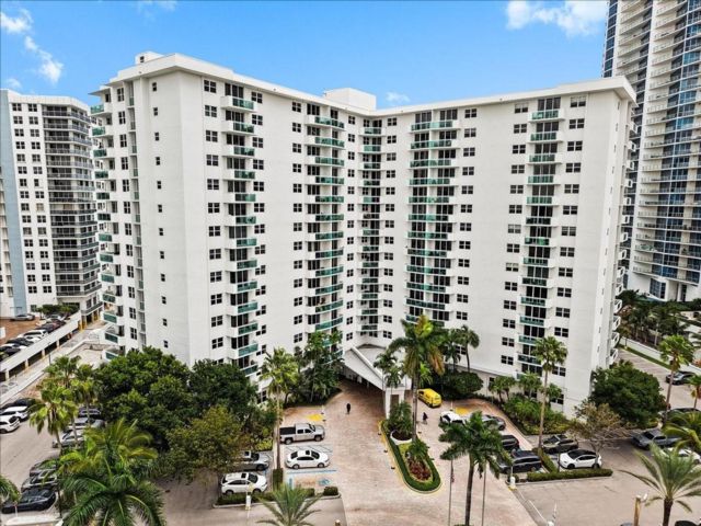  1 BR,  1.00 BTH &nbsp; style home in Hollywood