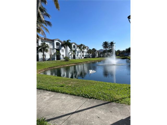  2 BR,  2.00 BTH &nbsp; style home in Davie