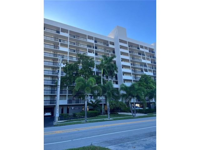  3 BR,  2.00 BTH &nbsp;Condo style home in Fort Lauderdale