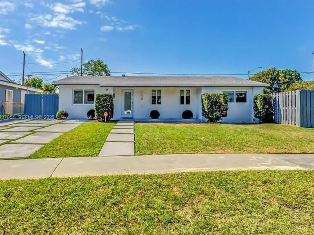  4 BR,  3.00 BTH &nbsp; style home in Cutler Bay