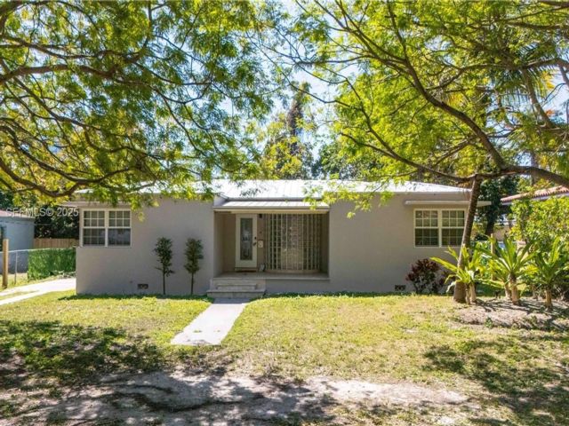  4 BR,  2.00 BTH &nbsp; style home in Miami