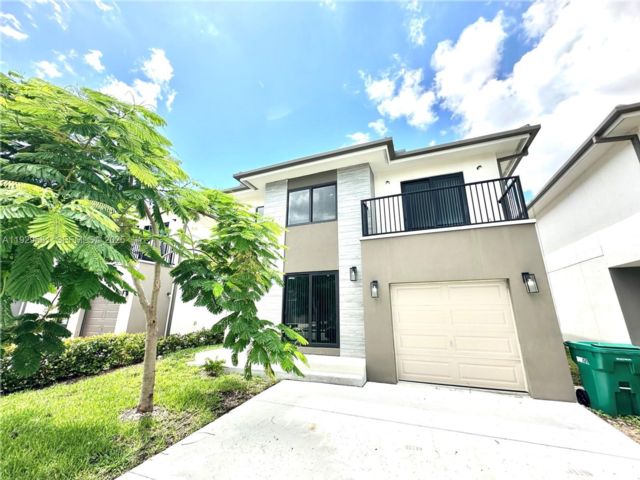  5 BR,  5.00 BTH &nbsp; style home in Florida City