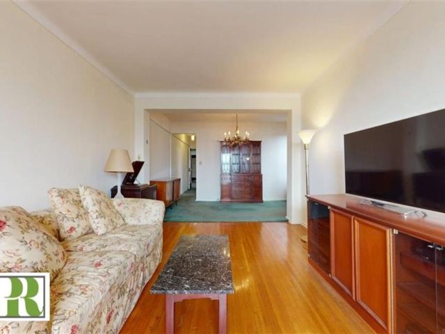  1 BR,  1.00 BTH &nbsp;Co-op style home in Midwood