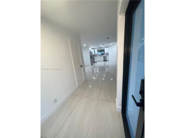  3 BR,  2.00 BTH &nbsp; style home in Hollywood