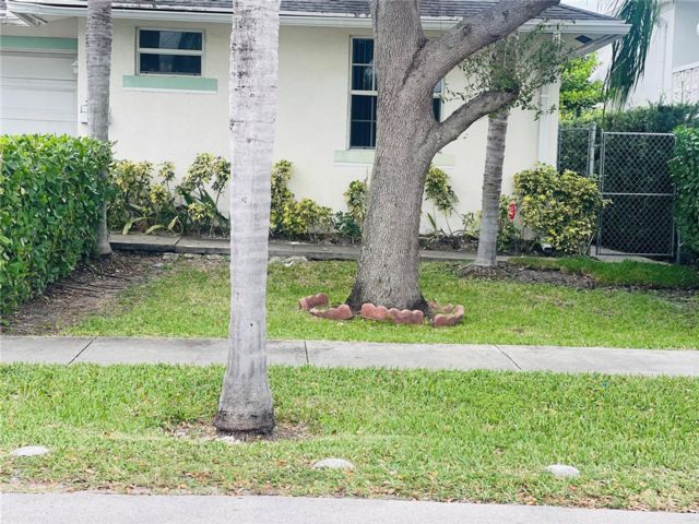  2 BR,  2.00 BTH &nbsp; style home in Hallandale Beach