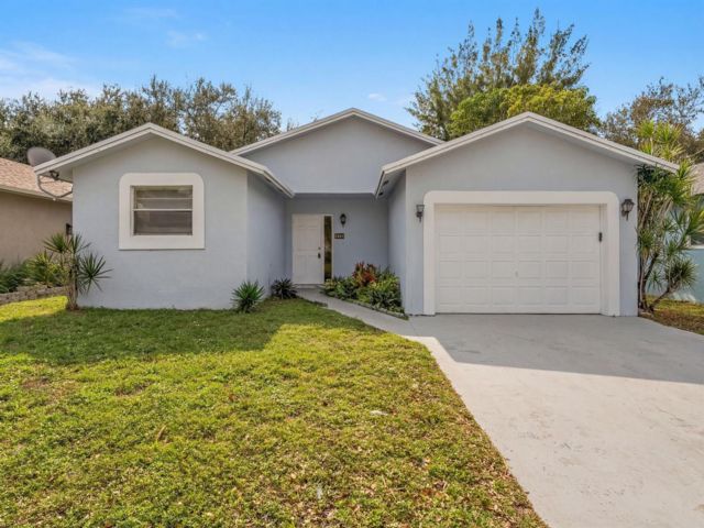  3 BR,  2.00 BTH &nbsp; style home in Hollywood