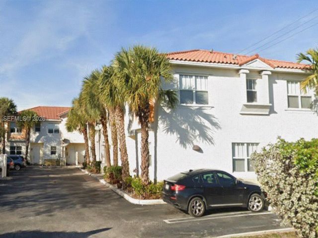  2 BR,  2.50 BTH &nbsp; style home in Hollywood