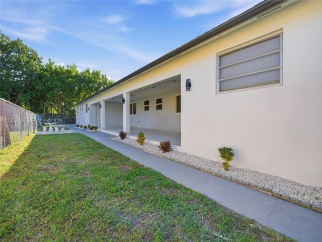  3 BR,  3.00 BTH &nbsp; style home in Hollywood