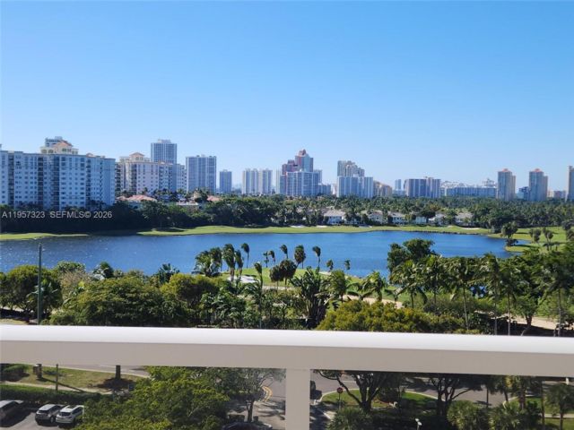  2 BR,  2.00 BTH &nbsp; style home in Aventura
