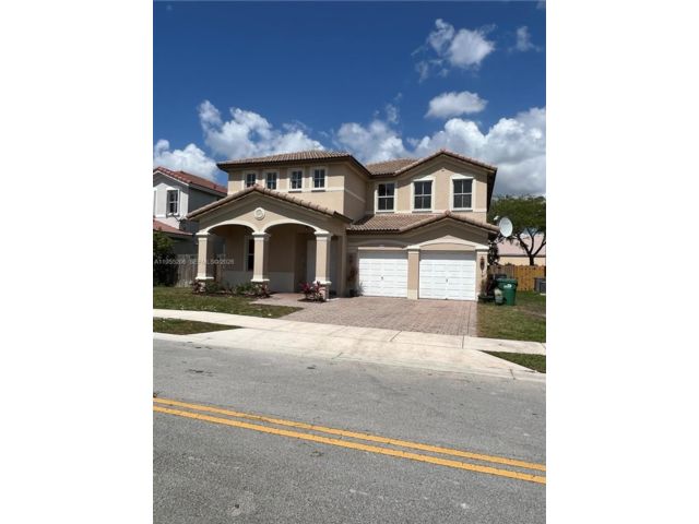  4 BR,  3.50 BTH &nbsp; style home in Miami
