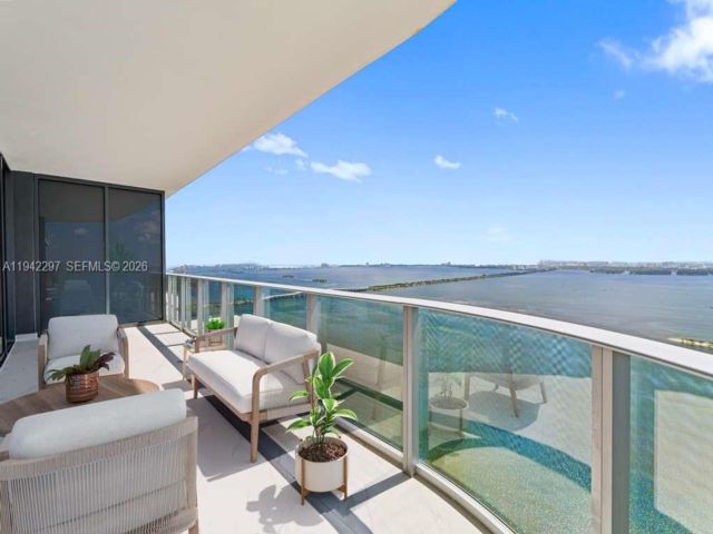  4 BR,  5.50 BTH &nbsp; style home in Miami