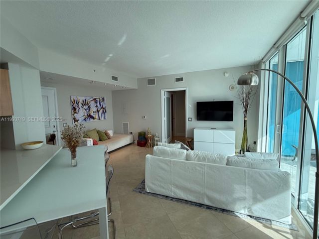  2 BR,  2.00 BTH &nbsp; style home in Miami