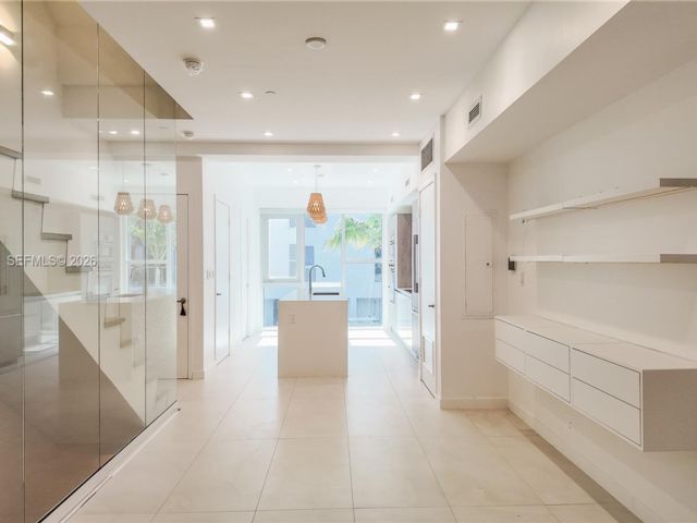  2 BR,  2.50 BTH &nbsp; style home in Miami