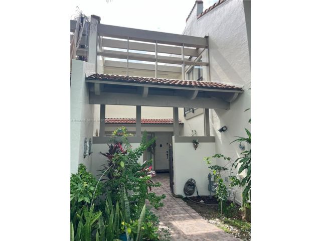  3 BR,  3.00 BTH &nbsp; style home in Medley