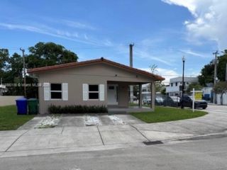  3 BR,  2.00 BTH &nbsp; style home in Miami