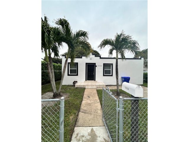  3 BR,  3.00 BTH &nbsp; style home in Miami