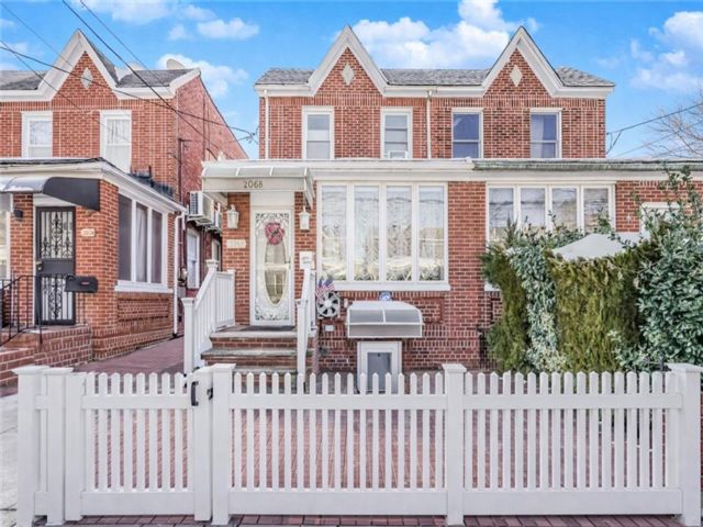  3 BR,  2.00 BTH &nbsp;Multi-family style home in Marine Park