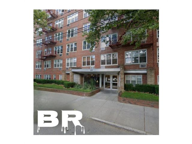  3 BR,  1.00 BTH &nbsp;Co-op style home in Midwood