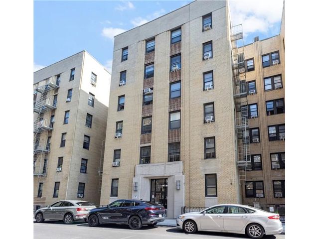  2 BR,  1.00 BTH &nbsp;Co-op style home in Brighton Beach