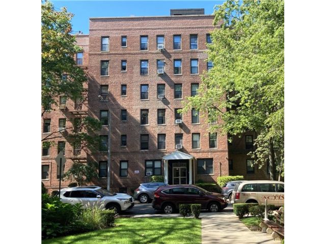  2 BR,  1.00 BTH &nbsp;Co-op style home in Sheepshead Bay