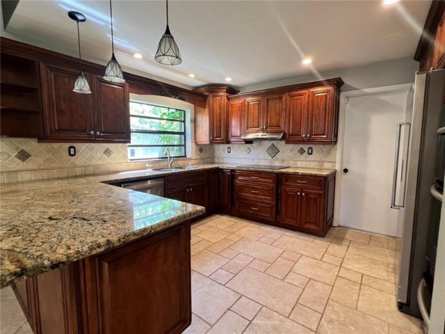 [Davie Real Estate, listing number 3329886]