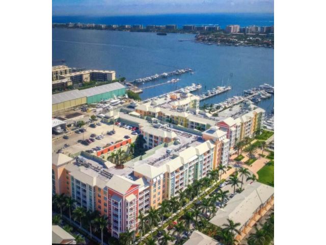 [Lantana Real Estate, listing number 3329950]