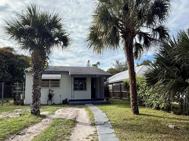  4 BR,  1.00 BTH &nbsp; style home in Delray Beach