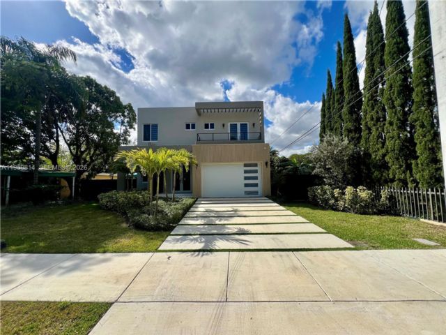  4 BR,  5.00 BTH &nbsp; style home in South Miami