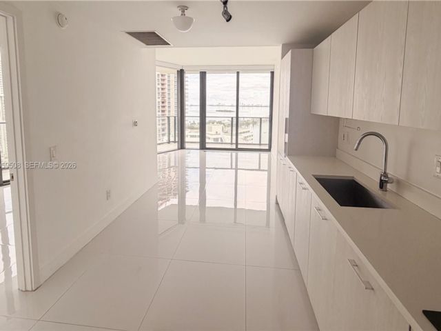  3 BR,  2.00 BTH &nbsp;Condo style home in Miami
