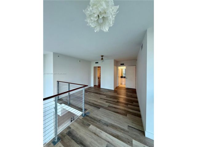 [PHOTO]