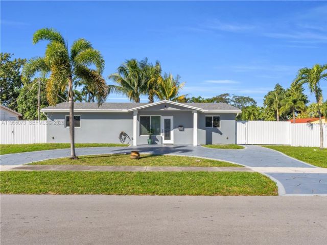  4 BR,  2.00 BTH &nbsp;European style home in Pembroke Park
