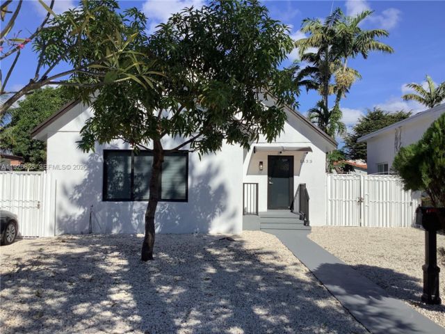  2 BR,  2.00 BTH &nbsp; style home in Coral Gables