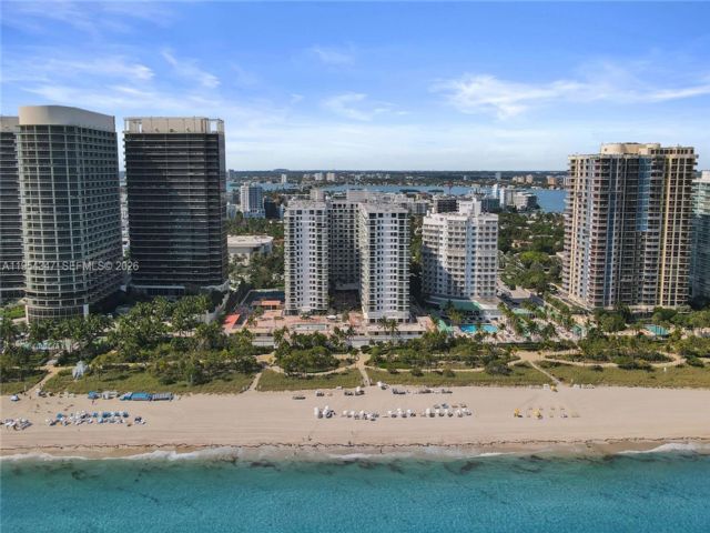  2 BR,  2.00 BTH &nbsp; style home in Bal Harbour