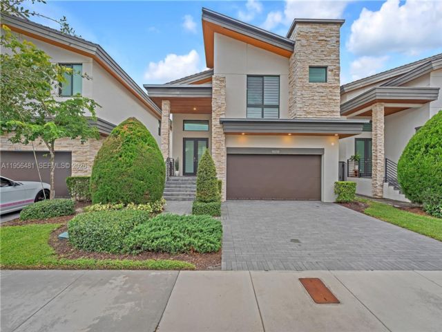 [Medley Real Estate, listing number 3330026]