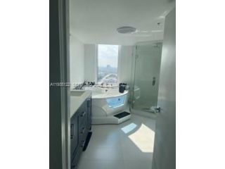 [PHOTO]