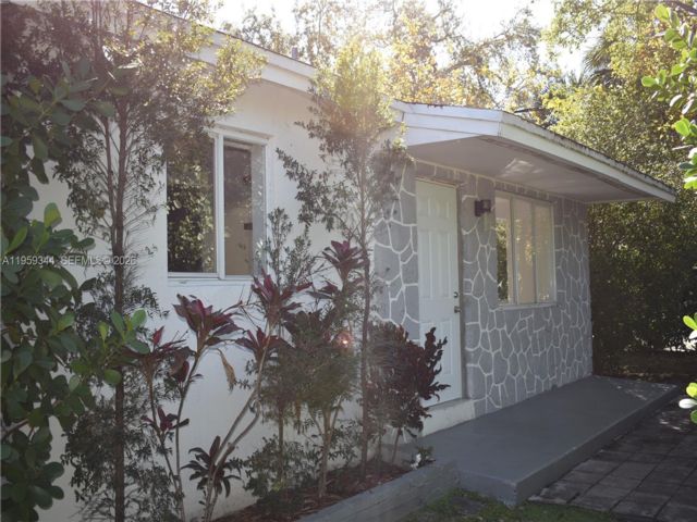  2 BR,  1.00 BTH &nbsp; style home in Miami