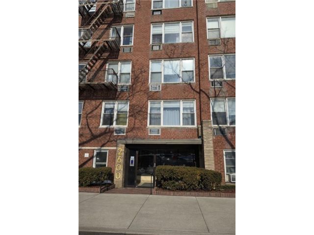  1 BR,  1.00 BTH &nbsp;Co-op style home in Sheepshead Bay