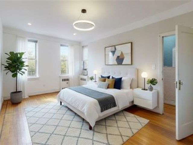  1 BR,  1.00 BTH &nbsp;Co-op style home in Brighton Beach