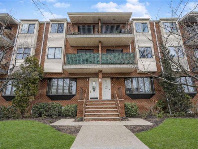  2 BR,  1.00 BTH &nbsp;Condominium style home in Sheepshead Bay