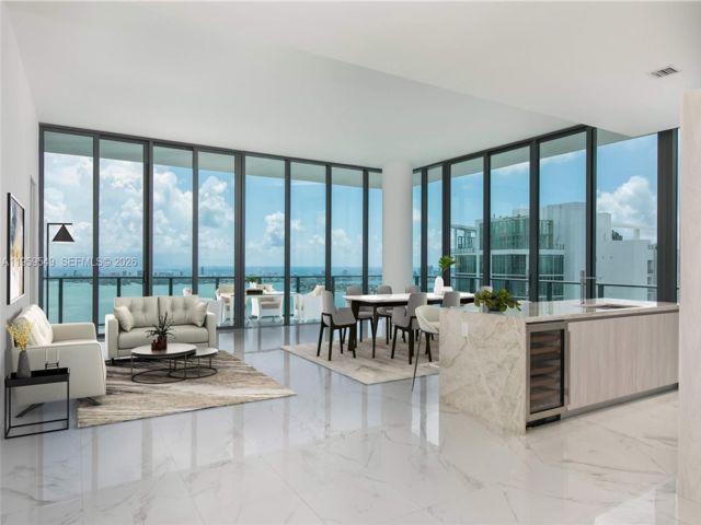  4 BR,  4.50 BTH &nbsp; style home in Miami