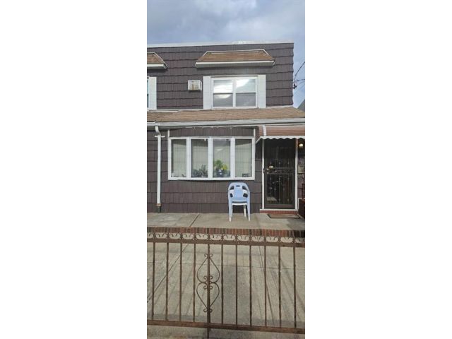  3 BR,  1.00 BTH &nbsp;Single family style home in Old Mill Basin