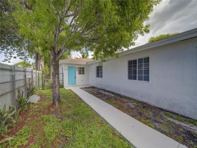  3 BR,  2.00 BTH &nbsp; style home in Miami