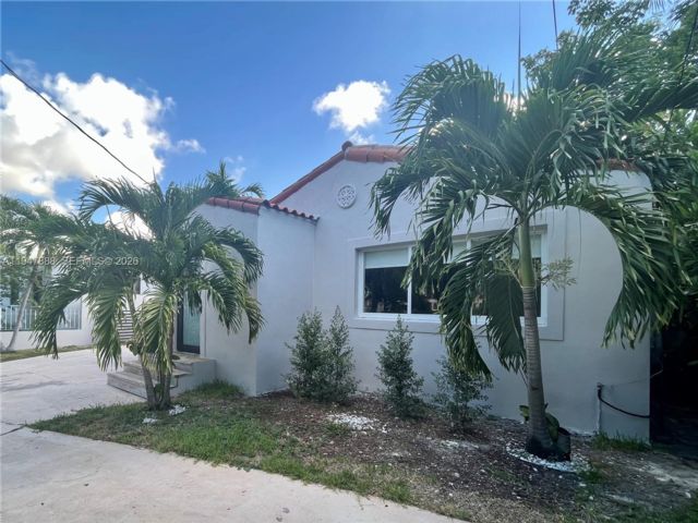  3 BR,  3.00 BTH &nbsp; style home in Miami