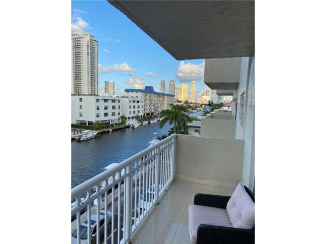  1 BR,  1.00 BTH &nbsp; style home in Aventura