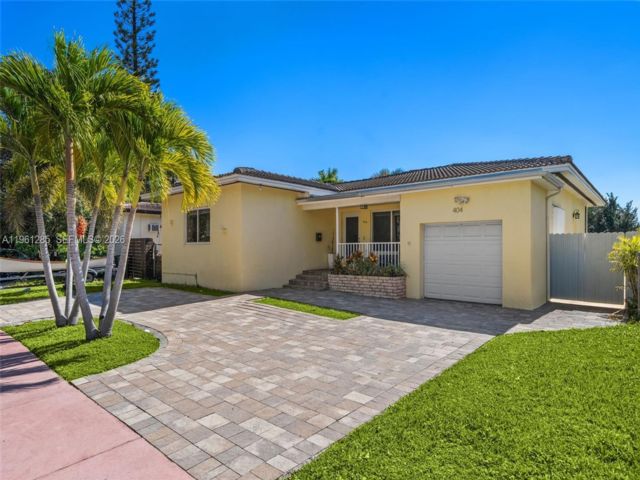  3 BR,  2.00 BTH &nbsp; style home in Miami