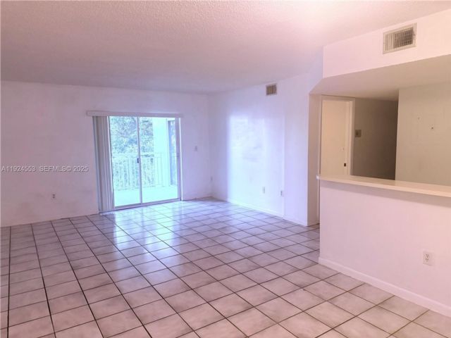 2 BR,  2.00 BTH &nbsp; style home in Miami