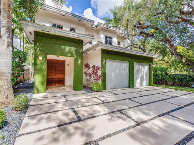  5 BR,  6.00 BTH &nbsp; style home in Coconut Grove