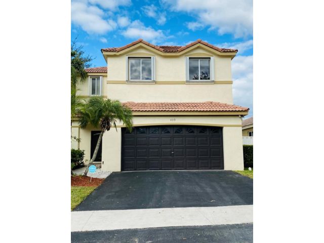  4 BR,  2.50 BTH &nbsp; style home in Weston